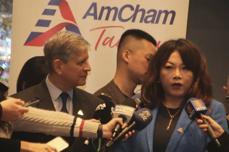 ▲陳幼臻（圖右）今（27）日表示，台美關稅確立對於確定企業運作是具有建設性的一步，美國商會當然不希望台灣與韓國發生相同狀況，認為這樣等於台灣錯失良機。（圖／記者鍾泓良攝影）