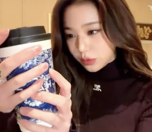 張員瑛連喝4杯霸王茶姬！吸到失控喊要帶回韓國　粉絲狂刷同款
