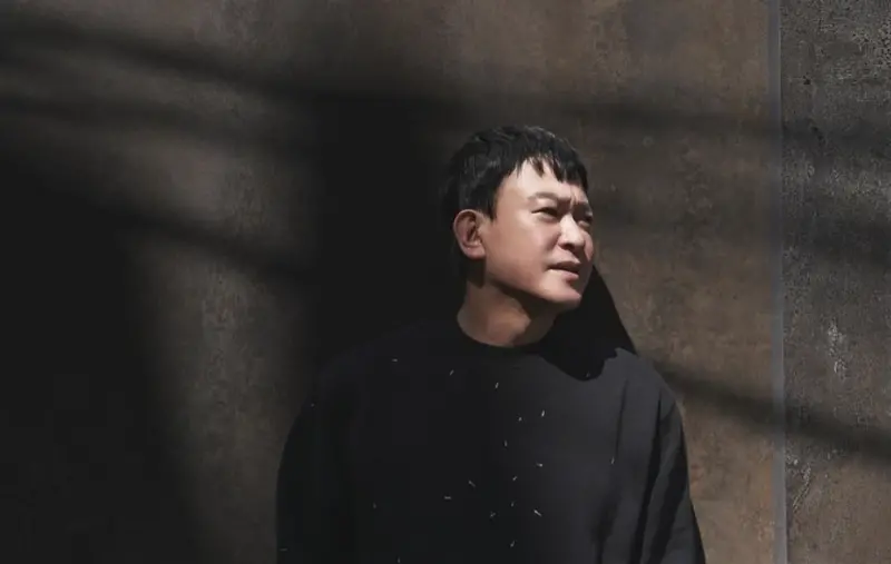 ▲王識賢（如圖）近期被爆料，接演婚禮演出，但在典禮前一天取消，讓新人不知所措。對此，經紀人出面喊冤，並表示第一時間就已回絕。後續對方是和誰接洽，應該去弄清楚。（圖／翻攝自王識賢臉書）