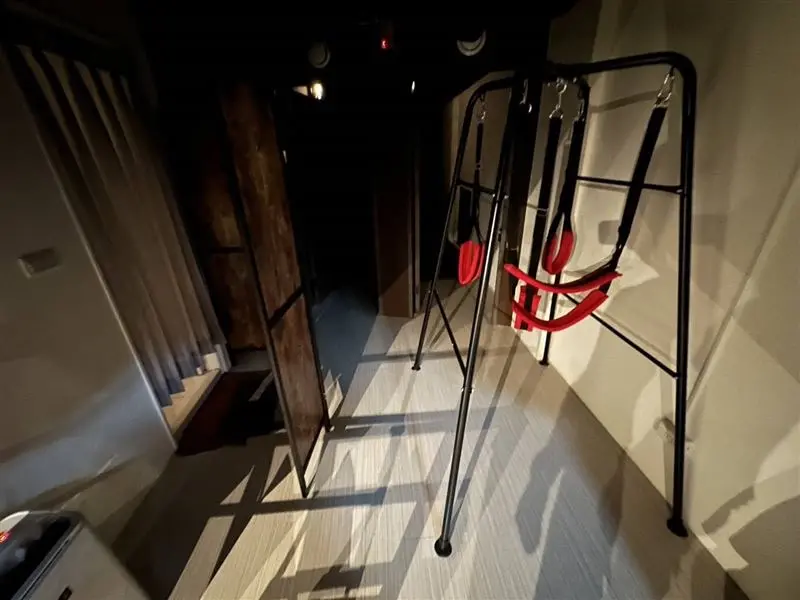 ▲警方破獲藏在逢甲商圈中的同志色情會會館。（圖／民眾提供）