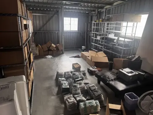 ▲警方破獲藏在逢甲商圈中的同志色情會會館。（圖／民眾提供）