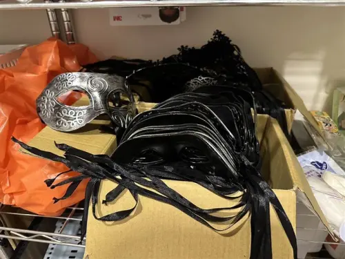 ▲警方破獲藏在逢甲商圈中的同志色情會會館。（圖／民眾提供）