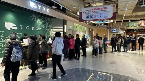 不是朵頤、青焰！裕隆城牛排新店開幕人潮排爆　398元起吃到飽
