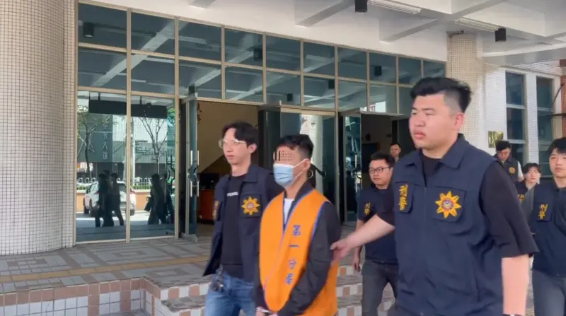 ▲警方兵分多路查獲一共15人到案，全案依組織、恐嚇、傷害、妨害秩序及妨害秘密等罪，移送嘉義地檢署偵辦。（圖／翻攝畫面）