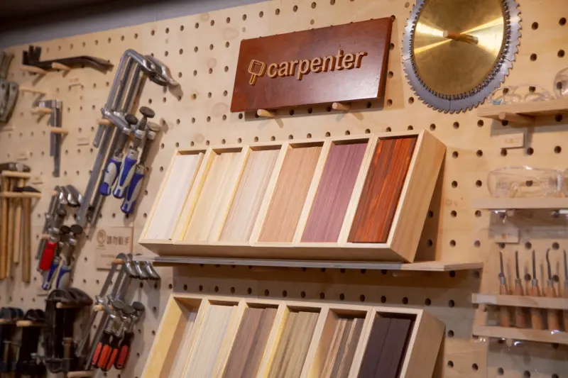 ▲2026年木匠兄妹特別推出「七彩彩虹筷」手作體驗課程，讓民眾親手完成屬於自己的新年第一雙筷子，把祝福握進掌心。(圖／木匠兄妹提供2026.1.27)