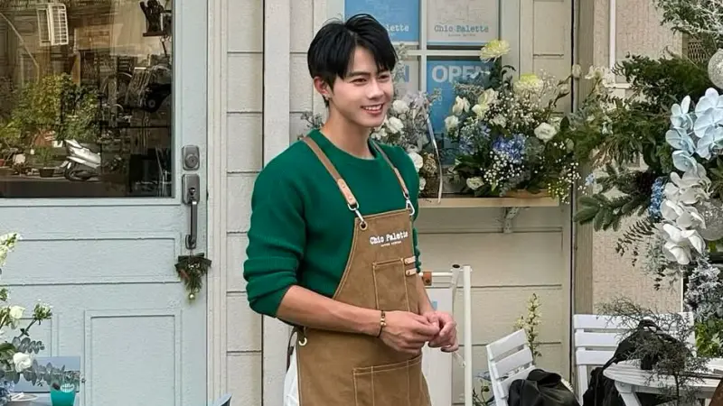 ▲高雄一間優格店因24歲男店員宇光爆紅，被封「台版金宣虎」，帥氣外型吸引大批女客朝聖，業績成長兩成，網友狂喊原地出道，甚至有網友馬上搜出他的IG，讓不少女網友大讚。（圖／翻攝自宇光IG@lucius_hjc18）