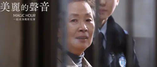 ▲羅文姬飾演的文玉奶奶因死刑恢復被送去死刑，她最後回頭對哭到聲嘶力竭的獄友們微微一笑，成了整片最好哭的高潮。（圖／車庫娛樂YouTube）