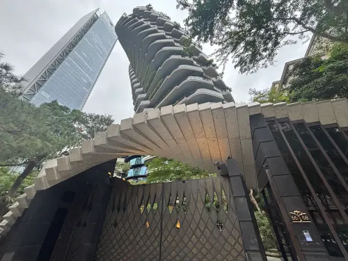 陶朱隱園開箱：10米瀑布與600萬古樹藏匿uxe05cm庭園