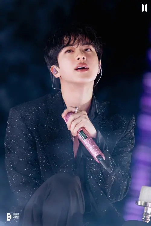 ▲JIN原本是想當演員，後來想說先當練習生，有基本履歷再說，沒想到BTS爆紅，他也很感激生命中有這群成員的陪伴。（圖／Facebook@BTS (방탄소년단)）