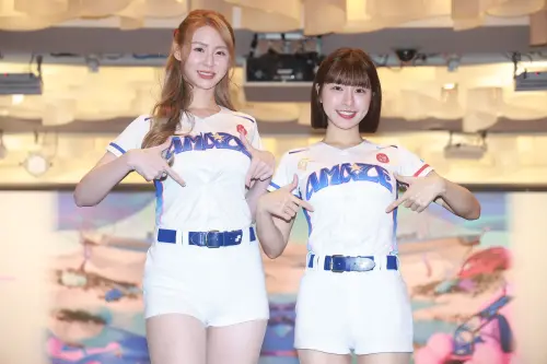 ▲談到對中華隊WBC期待，CT Amaze人氣成員峮峮、短今受訪時，笑說不想預期成果，只想專心為中華隊加油，但也透露已經提前訂好赴日機票與住宿，盼能親臨東京巨蛋為中華隊應援。（圖／記者葉政勳攝 , 2026.01.27）