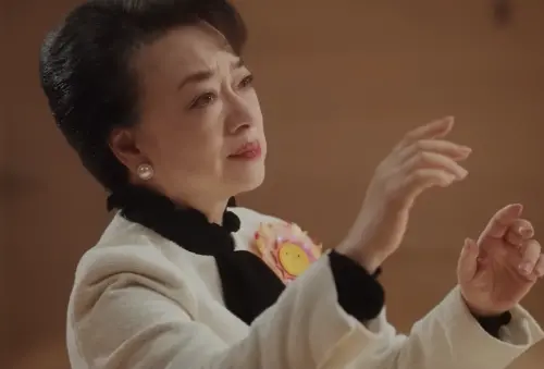 ▲翁倩玉睽違47年返台拍戲，就以《陽光女子合唱團》締造佳績，全台票房已破2.5億。（圖／摘自壹壹喜喜電影 YT）