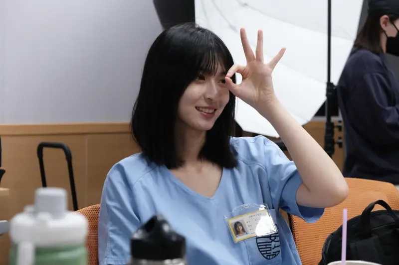 ▲電影《陽光女子合唱團》上映後暖哭觀眾，片中戲份不多的高個正妹囚犯「小晨」意外成焦點，真實身分為晨亦甯，本人發文分享感動心情，圈粉無數。（圖／翻攝自晨亦甯IG@317century）