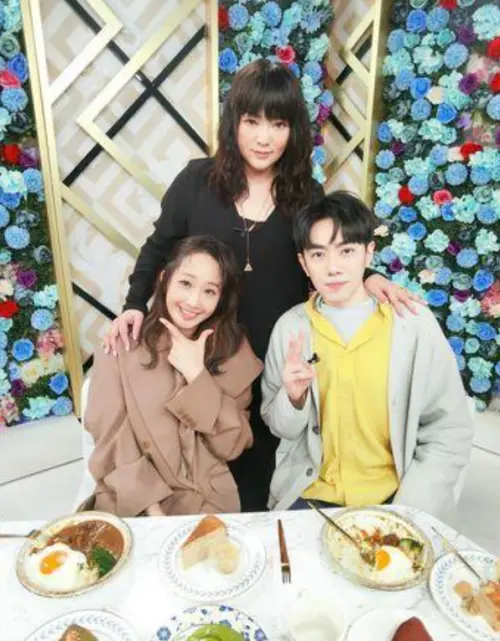 ▲唐綺陽（上）是朱俐靜（下左）遠房表姊，曾邀她上自己的節目。（圖／唐綺陽占星幫臉書）