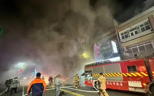 老饕哀號！台南新營火警延燒3戶　粉漿蛋餅、雞魯飯名店遭燒毀
