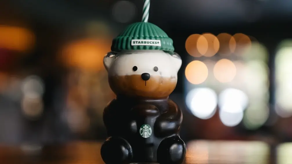 ▲周三「星巴克買一送一」星享成雙好友分享，大杯55元起咖啡優惠買法推薦；台灣今開賣「Bearista熊熊玻璃杯」，使用7-ELEVEN i預購免排隊買法被挖出。85度C週三黑糖珍珠日第二杯半價。（圖／星巴克starbucks.com）