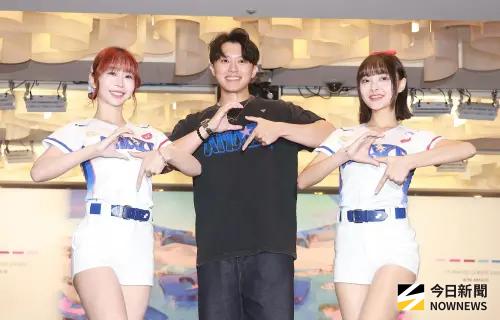 ▲Fubon Angels人氣成員安娜（左）、卡洛琳（右）談到首度被選進CT Amaze，成為幫國家應援的一份子，是完成加入啦啦隊的最終夢想，安娜甚至開玩笑地說，收到消息很開心，以為自己眼花還是近視。（圖／記者葉政勳攝）