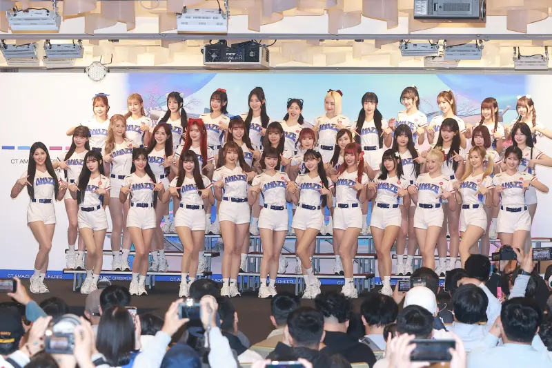 ▲2026年WBC倒數，中華隊專屬應援團CT AMAZE集結六隊36名精銳，由峮峮領軍，不過最終僅有12人能前進東京巨蛋，台式應援再度挑戰世界舞台。（圖／記者葉政勳攝）