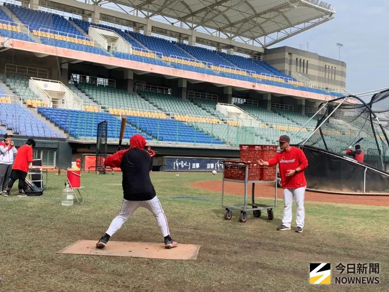 ▲味全龍今年春訓打擊量倍增，球場與室內打擊練習加起來將近80分鐘。（圖／記者陳柏翰攝,2025.1.28）