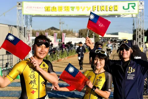 路跑／用腳步丈量台日情誼！主唱「吉董」征服館山馬拉松感動全場
