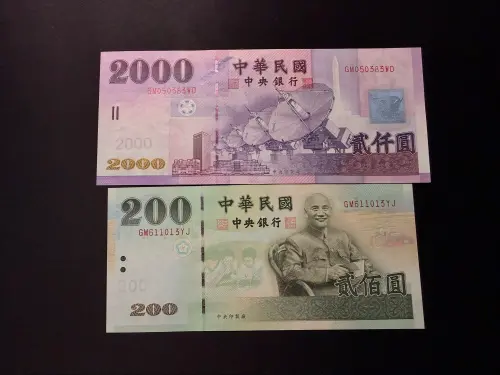 ▲過去200元與2000元鈔券流通率偏低，但央行希望透過宣傳與重新定位，讓「2字頭」鈔券逐步回到日常流通體系。（圖／記者張家瑋攝）