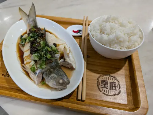 ▲近期新推出的「豉汁蒸午仔魚」（香港稱馬友），也讓饕客讚不絕口。（圖／業者提供）