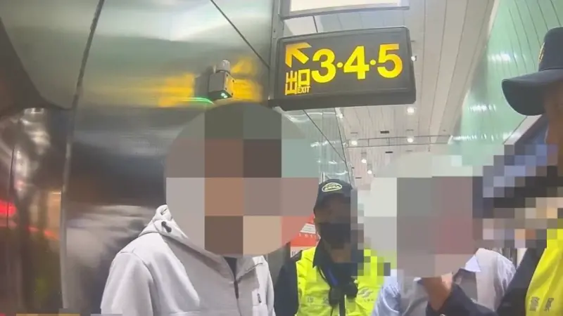 ▲北捷板南線永春站昨（27日）晚間傳出一起博愛座讓座糾紛。（圖／翻攝畫面）