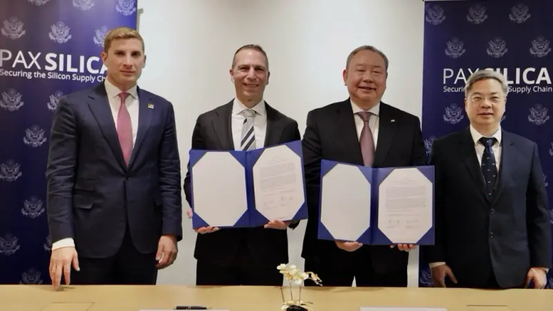 ▲龔明鑫這次是舉辦六屆的EPPD首次的實體會議，與美國國務院負責經濟成長、能源及環境事務次卿Jacob Helberg，簽署「矽盛世宣言及台美經濟安全合作聯合聲明」。（圖／經濟部提供）