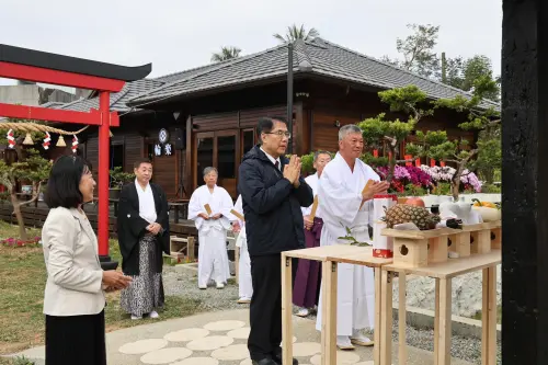 ▲ 玉井區舉行隆重的「重機神社入魂儀式」，市長黃偉哲來到現場，在日方神職人員的莊嚴引導下，虔誠參與入魂儀式。（圖／南市府提供）