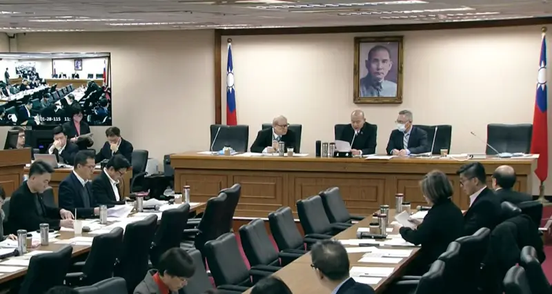 ▲國民黨、民眾黨提案，將TPASS等718億元新興計畫預算先行動支，立法院長韓國瑜今（28）日召集協商，民進黨仍不同意，協商破局。（圖／翻攝立院ivod系統）