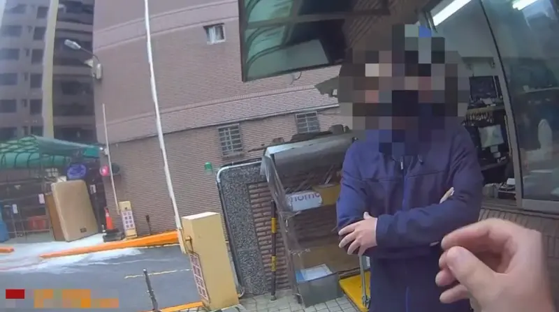 ▲新北市板橋區龍泉街某大樓內的住戶停車場，昨（27日）傳出遭到一名葉姓男子闖入。（圖／翻攝畫面）