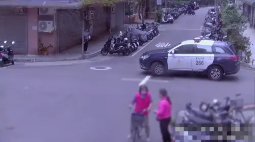 ▲葉男一下稱自己是住戶一下又稱找朋友，說詞反覆引發員警質疑。（圖／翻攝畫面）