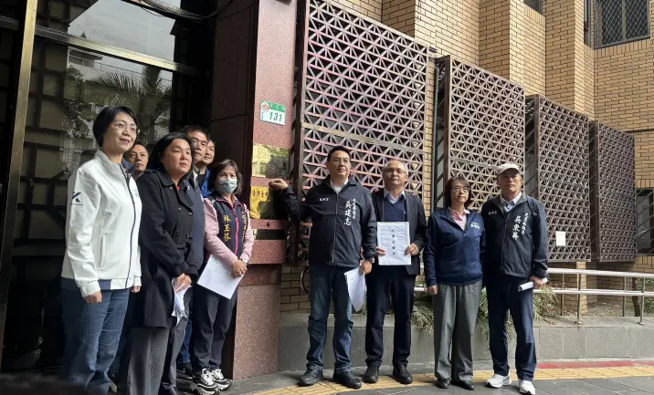 ▲國民黨花蓮縣議會黨團今（28）日北上北檢劉世芳、陳駿季、龔明鑫3部長廢弛職務。（圖／翻攝畫面）