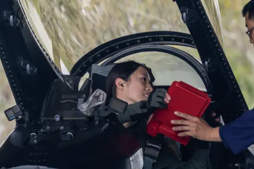 圖輯／F-16V戰機潛力裝掛　捍衛女戰士陳怡慈成焦點
