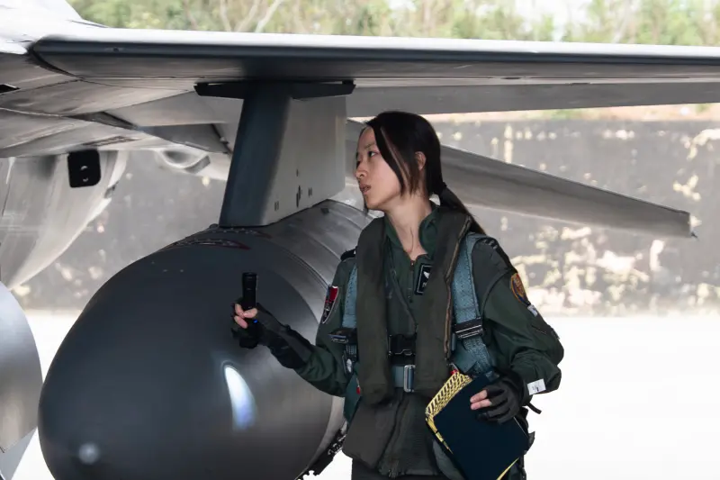    ▲F-16V上尉女飛官陳怡慈。（圖／讀者提供）  