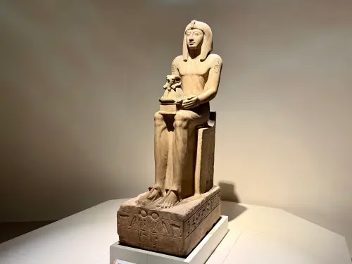 ▲塞提二世王權坐像，有如浮現在波光粼粼的尼羅河前。（圖／記者蕭涵云攝）