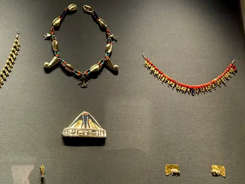 ▲多數古埃及珠寶除了美觀，還賦予抵禦邪惡力量、召喚出具守護力的神祇或動物特質。（圖／記者蕭涵云攝）