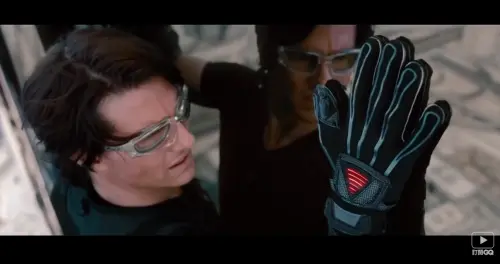 ▲霍諾德點評阿湯哥（如圖）在《不可能的任務：鬼影行動》中的攀登技術。（圖／YouTube@GQTaiwan）