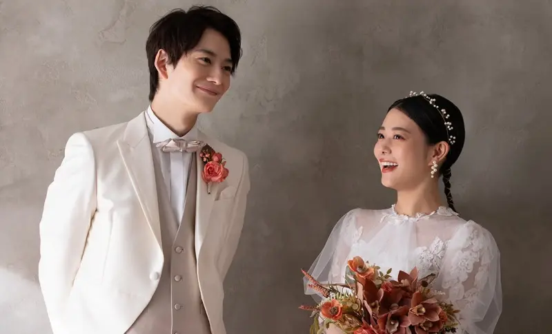 ▲高畑充希（右）在今（28）日平安產子，與岡田將生（左）升格新手爸媽，親自在IG報喜：「增加了家庭成員」。（圖／IG@1122_ifufu）