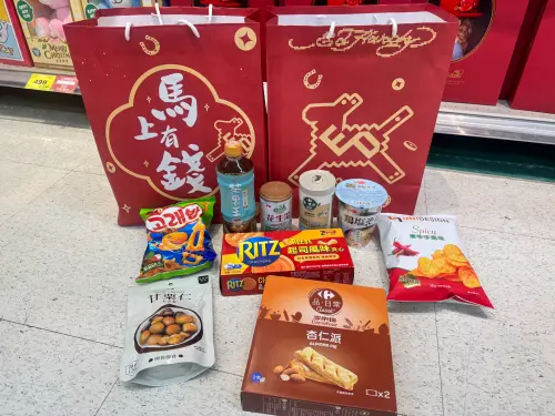 ▲今年刮刮卡大升級「100％有獎」，保證不會刮到銘謝惠顧，張張都能刮中獎項。（圖／記者鍾怡婷攝）