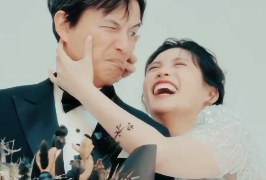 ▲夏宇童（右）、孫協志（左）拍婚紗花絮影片曝光，兩人在鏡頭前大肆放閃。（圖／IG@sha_ariel）