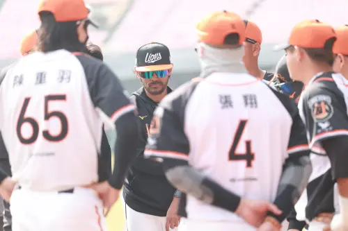 ▲統一獅邀請大聯盟教練卡諾獅（中）來台客座指導，將持續至2月中旬，期盼透過大聯盟等級的經驗傳承與精準數據分析，進一步強化捕手防線（圖／統一獅提供）