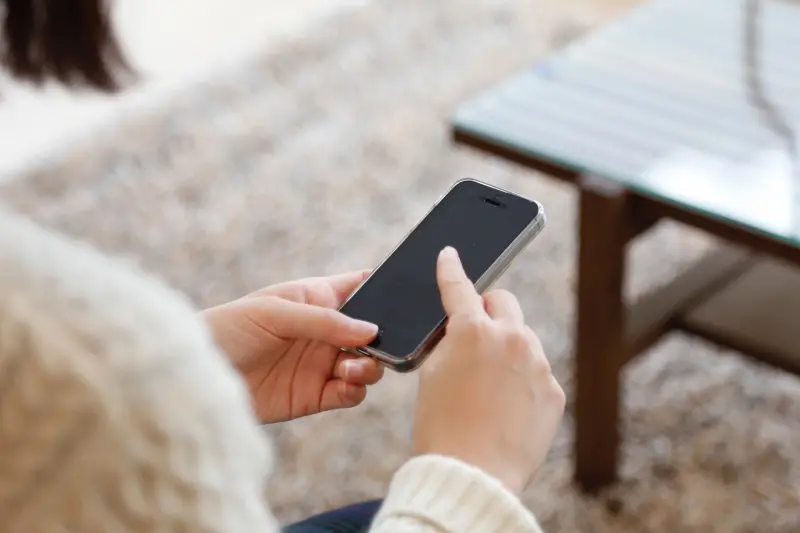 ▲美國一名母親因聯絡不上女兒，試圖透過手機定位查看女兒的位置，不料，竟發現手機定位顯示女兒人在驗屍間，讓媽媽好崩潰。（示意圖／翻攝自PhotoAC）