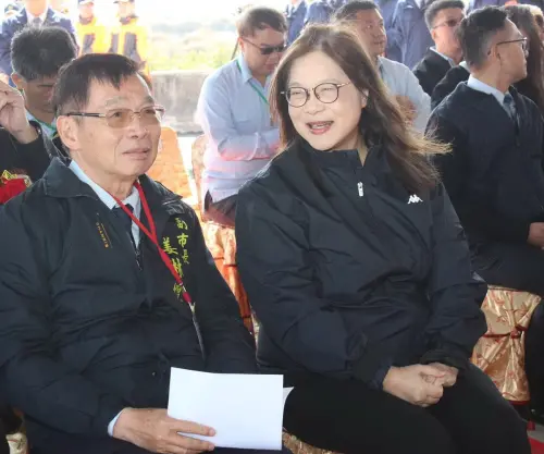 ▲海洋委員會主任委員管碧玲(右)與台南市副市長姜淋煌(左)互動熱絡。(圖／海巡署南部分署提供)