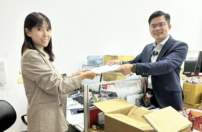 ▲前台中市新聞局長吳皇昇單槍匹馬完成登記。(圖/吳皇昇提供,2026.01.28)