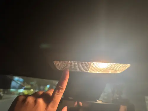 打開車內燈大人秒開罵！一票人爆共鳴：是童年陰影　危險真相曝光
