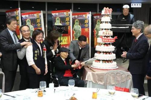 基隆慶安宮主委交接！榮譽主委童永百歲同慶　童子瑋現身賀傳承
