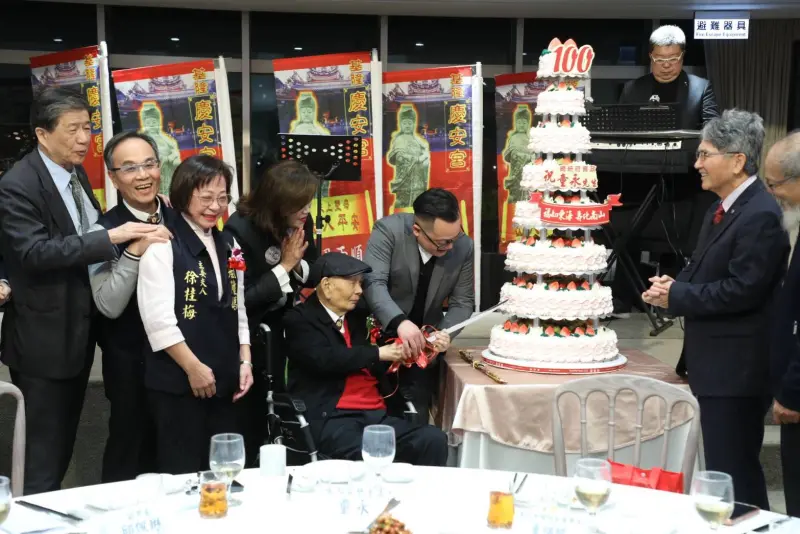 ▲慶安宮主委交接！童子瑋見證百年香火護基隆。（圖／童子瑋提供）