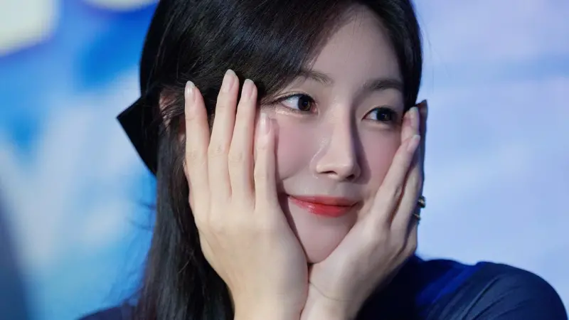 ▲安芝儇分享OL造型，11秒短片上架3小時，按讚數破萬。（圖／안지현 IG＠wlgus2qh）