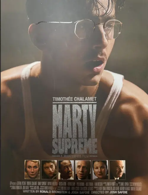 ▲提摩西夏勒梅主演的《橫衝直闖》在台上映，也有製作隨票可領取的海報。（圖／記者蘇詠智攝）