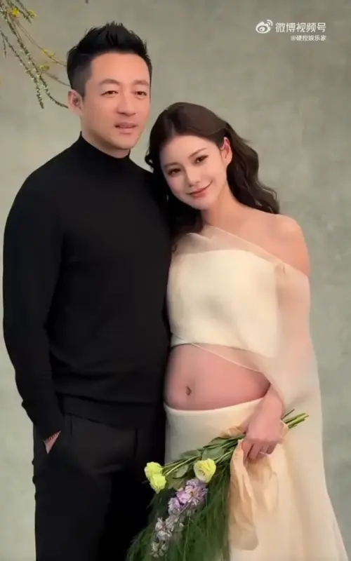 ▲馬筱梅日前和汪小菲一起拍攝孕婦寫真時，可以看出她的孕肚越來越大，已經快要臨盆。（圖／微博＠硬控娛樂家）